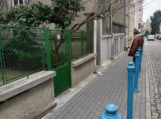 център * Burgasz